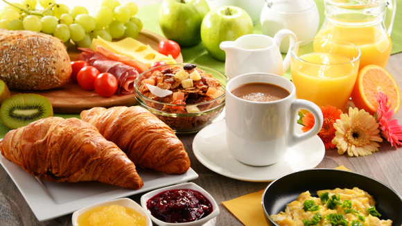 Sou nutricionista e garanto: você deve tomar o café da manhã antes desse horário se quiser ter um coração mais saudável