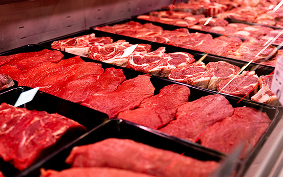 Carne magra sob análise: um estudo reabre o debate sobre seu impacto na prevenção da demência em idosos