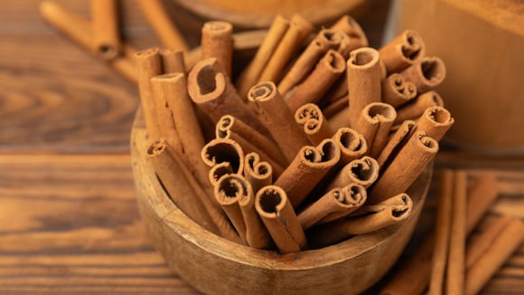 Cheia de benefícios, a canela é a especiaria mais versátil de todas (Créditos: Shutterstock)