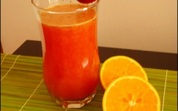 O suco de laranja com morango é uma combinação cítrica e docinha ao mesmo tempo (Créditos: Tatiane/TudoGostoso)