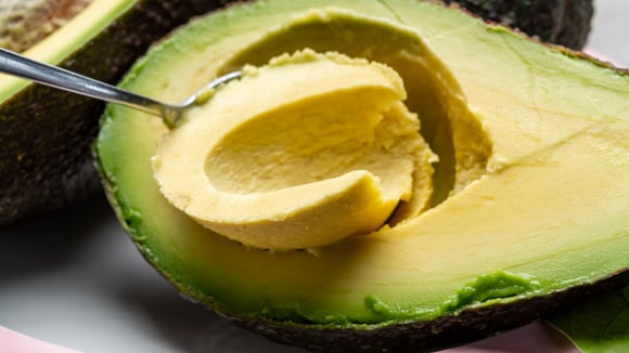 Teste em casa na próxima vez que quiser usar um abacate verde (Créditos: Shutterstock)