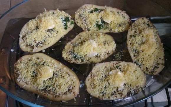 Cozinhe uma batata já recheada usando o micro-ondas (Créditos: TudoGostoso/Wanessa)