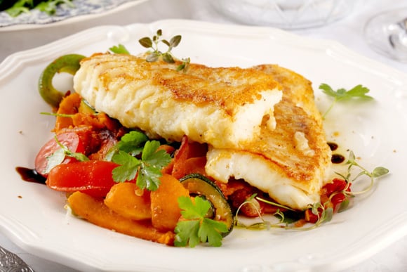 A tilápia é uma das opções de peixes mais saudáveis! (Créditos: Shutterstock)