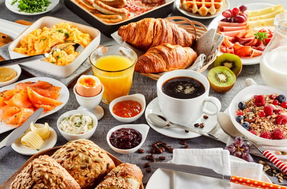 Revelamos os 5 alimentos mais saudáveis para comer no café da manhã, segundo nutricionista