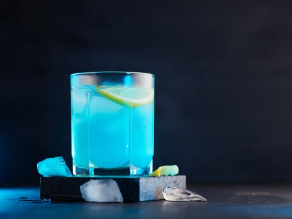 Lagoa azul é uma bebida que encanta pelo visual e sabor. (créditos: Shutterstock) 
