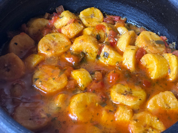Moqueca de banana-da-terra, opção vegetariana para o Dia dos Pais (Créditos: Shutterstock)