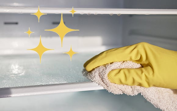 Manter um freezer limpo é fundamental: saiba como limpar seu freezer adequadamente (e com que frequência fazê-lo), de acordo com especialistas