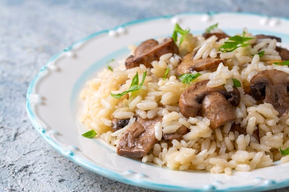 Desde que comecei a usar esse truque para cozinhar cogumelos e champignons, não faço de outro jeito. Não há mais textura borrachuda