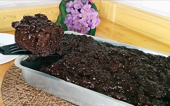 Bolo crocante é a receita viral do momento, mas o segredo para ficar perfeito está nesse detalhe que poucos sabem