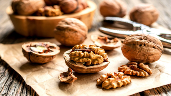 Oleaginosas selecionadas servem como lanche prático e saudável para cuidar da saúde cardiovascular no dia a dia. (Foto: Shutterstock)