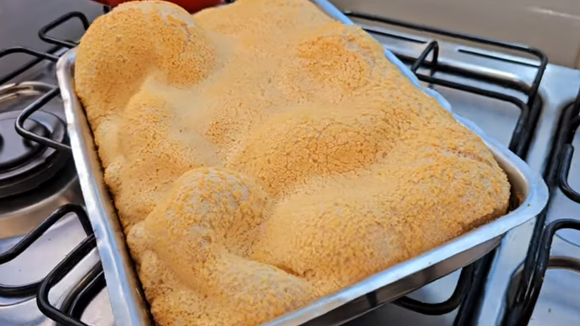 Nem queijo, nem leite: bolo de polvilho fácil crocante que aprendi com minha vizinha mineira é o lanche preferido do meu filho