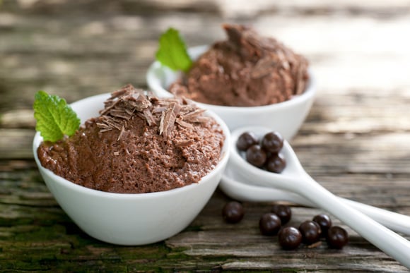 Creme de brigadeiro com chantilly: sobremesa fácil e rápida fica pronta em 30 minutos