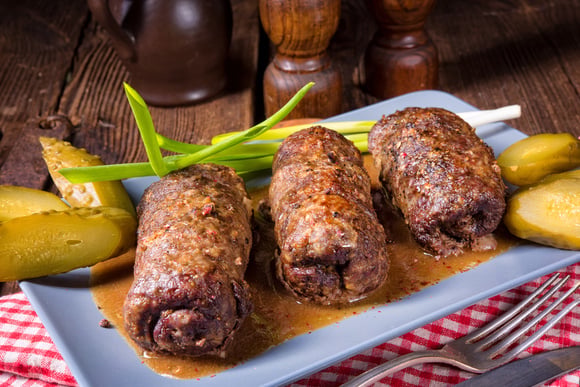 Quer preparar o almoço de Dia dos Pais, mas não sabe cozinhar? Esse rocambole de carne moída é fácil de fazer e fica uma delícia