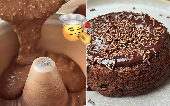 Acordei com muita vontade de comer um bolo bem chocolatudo e fiz essa receita saudável, ficou fofinho e delicioso!