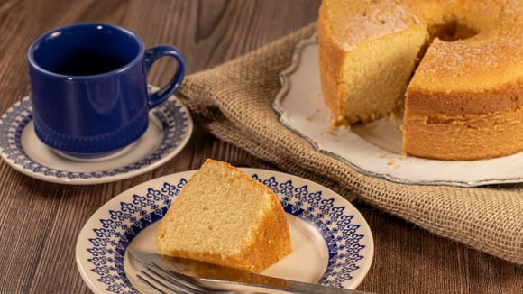A receita de bolo favorita do TudoGostoso é muito simples de fazer e perfeita para tomar com um cafezinho!