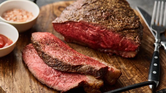 Com essa picanha ao forno com sal grosso superfácil você nem vai precisar de churrasqueira (Créditos: TudoGostoso)