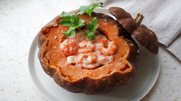 Desde que aprendi essa receita de camarão na moranga do TudoGostoso, nunca mais fiz de outro jeito: a família pede sempre!