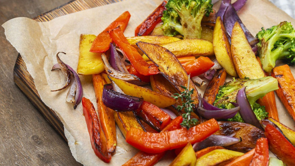 O ingrediente que talvez você não soubesse que falta em seus vegetais assados ​​para que fiquem espetaculares