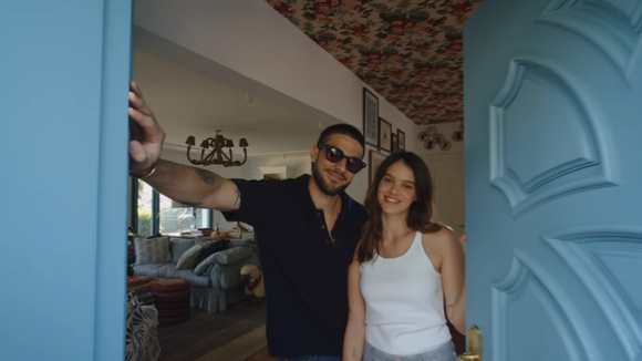 Chay Suede e Laura Neiva transformaram sobrado de 500 m² em Alto de Pinheiros, uma das regiões mais valorizadas de São Paulo, em um lar acolhedor com decoração cheia de personalidade