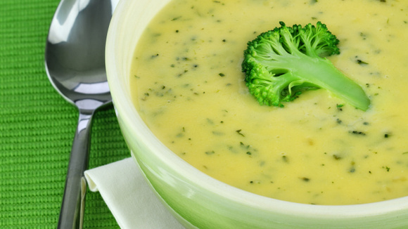 Quando preciso reforçar a imunidade faço esse caldo de couve-flor e brócolis: receita da minha avó aquece o corpo e o coração