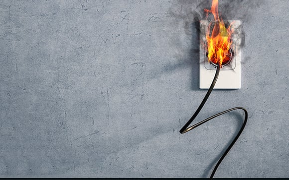 Adeus curto-circuito no verão: como evitar incêndios em casa por incidentes com eletrodomésticos nas altas temperaturas durante ondas de calor