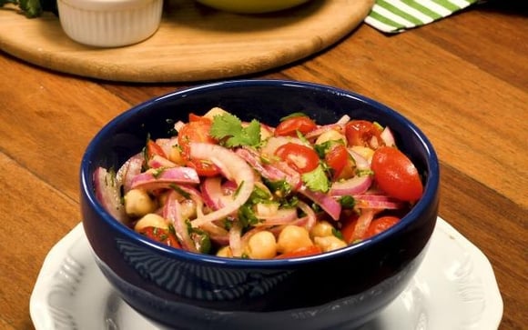 Salada de grão-de-bico é muito nutritiva! (Créditos: TudoGostoso)