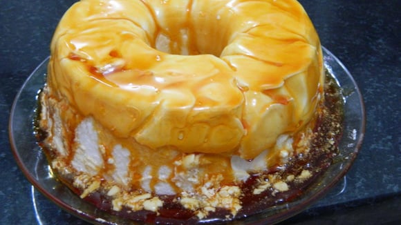Quem prova, aprova: pudim de claras é o jeito mais gostoso de aproveitar a parte do ovo que sobrou de outra receita!