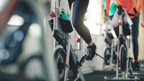 Cardio em casa? Bike de spinning está com 58% de desconto