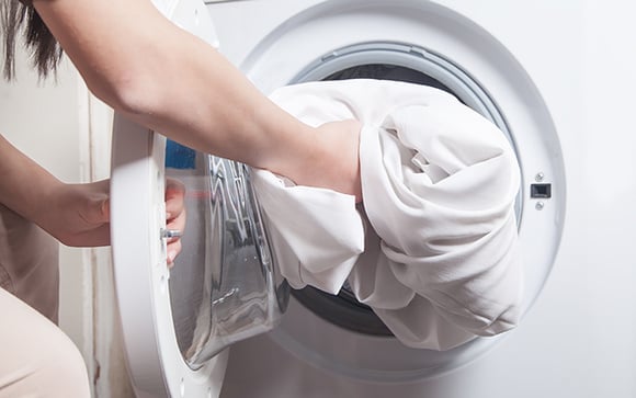 Poucos sabem, mas o tamanho da cama pode influenciar na hora de comprar máquina de lavar