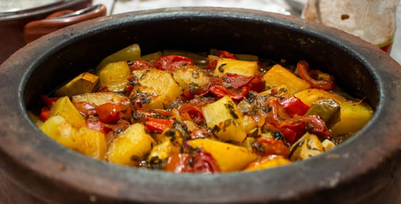 Esse jantar de uma panela só é surpreendentemente delicioso e memorável: é um clássico na minha família desde a infância