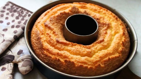 Para fazer no lanche da tarde: esse bolo fofo de tapioca é minha receita predileta para acompanhar um cafezinho
