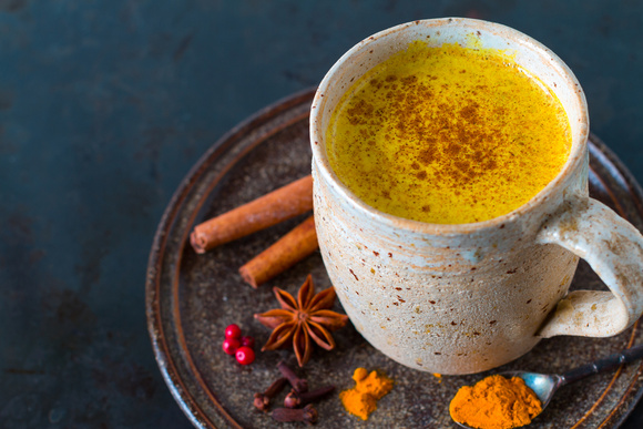 Como preparar corretamente a infusão de cúrcuma: aqui está o modo de preparo para usufruir os benefícios desse superalimento anti-inflamatório