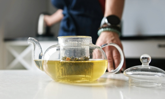 O que acontece com os benefícios se você ferver as folhas do chá de louro? Saiba como preparar a bebida antioxidante do jeito certo