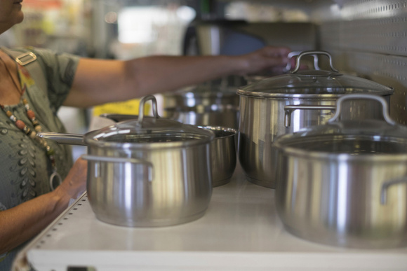Panela de inox é uma das mais populares por ser leve e acessível. (créditos: Shutterstock)
