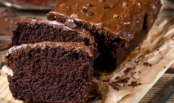 Como deixar o bolo chocolatudo com um truque de chef: todo mundo vai amar essa receita