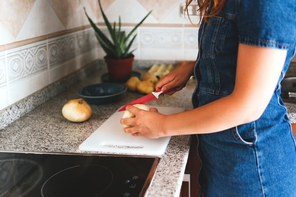 Chega de lágrimas! O truque definitivo para cortar cebola como um chef com precisão e sem choro