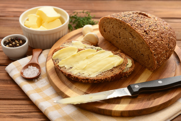 Manteiga ou margarina: qual a diferença e qual é melhor comprar, segundo o TudoGostoso