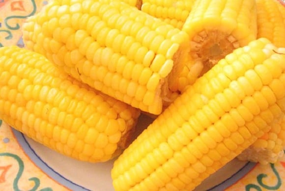 Milho assado na airfryer é irresistível! Como fazer a receita clássica de festa junina na fritadeira