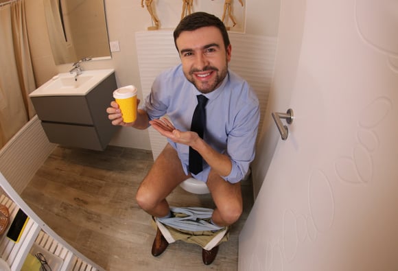 Você sente vontade de fazer cocô depois de tomar café? Entenda esse fenômeno que solta o intestino!