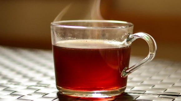 Substitua seu café por isso! Nutricionistas recomendam fortemente esta "poderosa bebida dupla" por seus benefícios anti-inflamatórios e digestivos