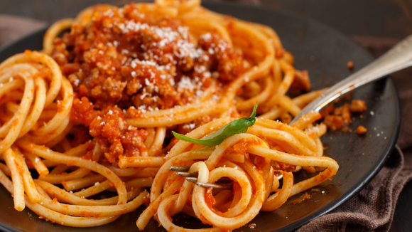 Você só precisa de uma panela para fazer esse almoço completo: macarronada perfeita para o final de semana