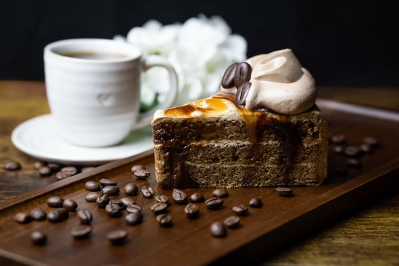 O bolo de café com chocolate que aprendi no TudoGostoso e é simplesmente divino: tem sabor intenso e é muito fácil de fazer