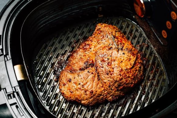 Churrasco sem churrasqueira:  os segredos de chef pra picanha e linguiça ficarem perfeitas na airfryer