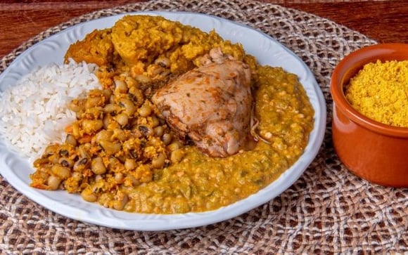 O caruru é acompanhamento do acarajé e do arroz (Créditos: TudoGostoso)