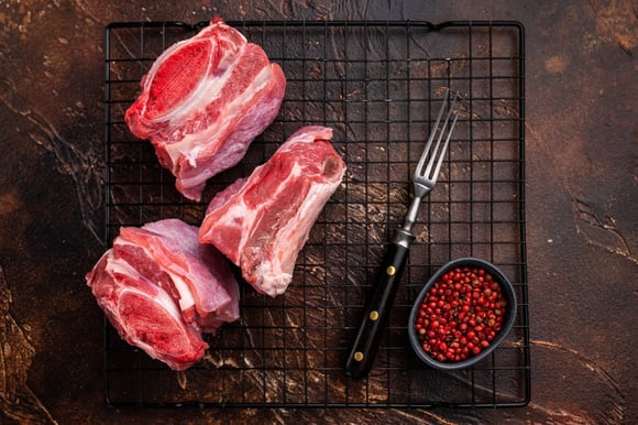 A receita de costela na pressão que deixa a carne desmanchando e suculenta (sem usar água!) para o almoço de domingo