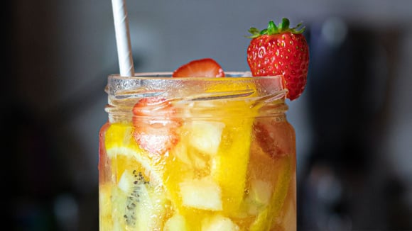Clericot é a bebida do verão: aprendi como fazer uma jarra com frutas lindas com a chef Paola Carosella