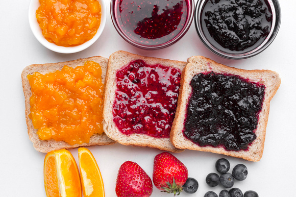 O que pode substituir a geleia na torrada no café da manhã: nutricionistas respondem à pergunta