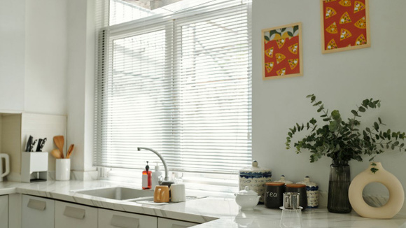 Privacidade na cozinha: qual o melhor tipo de cortina para colocar neste cômodo?