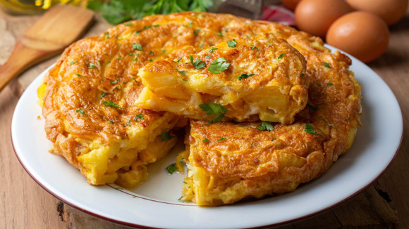 Chef Dani García revela que a melhor omelete de batata não leva cebola: “Mas, sim, 600 gramas de batatas e 9 ovos.”