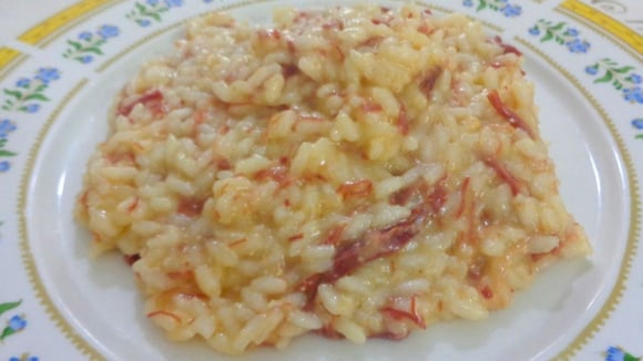 Risoto de carne seca fácil, rápido e delicioso servido em prato (Créditos: TudoGostoso/Erica Humber)